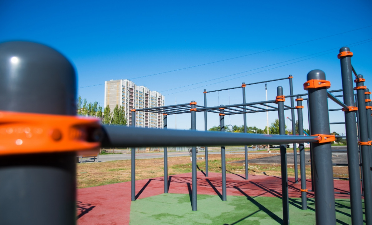 Stimmungsbild einer Streetworkoutanlage